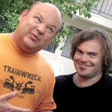 Jack Black insieme a Kyle Gass in una scena di Tenacious D e il destino del rock