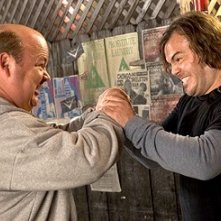 Gli attori Jack Black e Kyle Gass in una scena di Tenacious D e il destino del rock