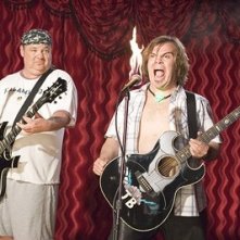 Jack Black e Kyle Gass scatenati in una scena di Tenacious D e il destino del rock