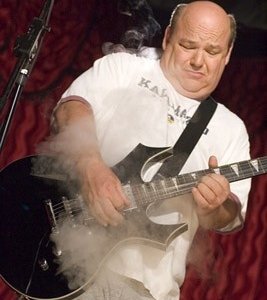 Kyle Gass in una scena di Tenacious D e il destino del rock