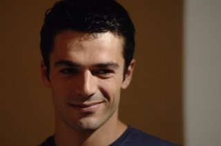 un bel primo piano di Luca Argentero in una scena di Saturno Contro