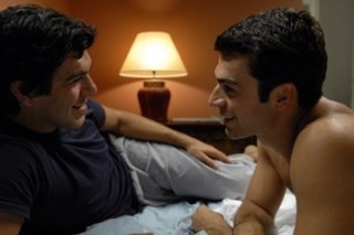 Pierfrancesco Favino e Luca Argentero sono una coppia di gay in Saturno Contro