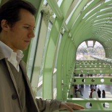 Stefano Accorsi in una scena drammatica di Saturno Contro