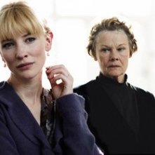 Cate Blanchett e Judi Dench in una scena del dramma Diario di uno scandalo