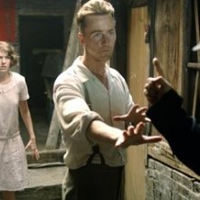 Edward Norton con Naomi Watts in una scena de Il velo dipinto