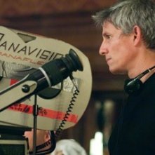 John Curran sul set de Il velo dipinto da lui diretto