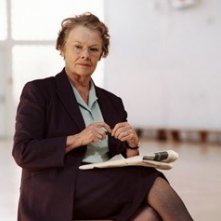 Judi Dench in una sequenza del film Diario di uno scandalo
