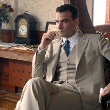 Liev Schreiber in una scena de Il velo dipinto