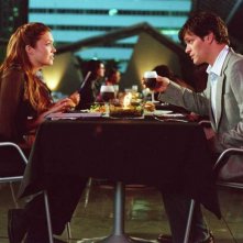 Mandy Moore e Tom Everett Scott in una scena del film Perchè te lo dice mamma