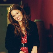 una sorridente Mandy Moore in una scena del film Perchè te lo dice mamma