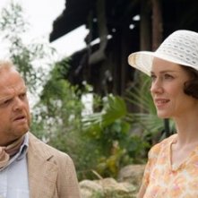 Toby Jones e Naomi Watts in una scena de Il velo dipinto