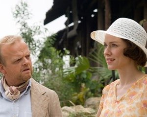 Toby Jones e Naomi Watts in una scena de Il velo dipinto