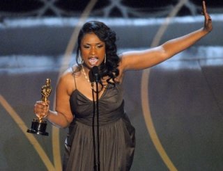 Jennifer Hudson riceve l'Oscar 2007 per la migliore attrice non protagonista per Dreamgirls