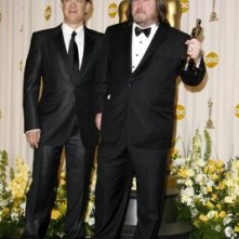 Tom Hanks, consegna l'Oscar 2007 per la migliore sceneggiatura non originale a William Monahan per The Departed