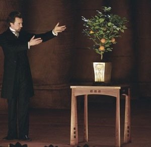 Edward Norton in una scena del film The Illusionist, del quale è stato protagonista nel 2006