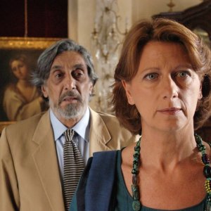 Flavio Bucci e Angela Finocchiaro in una scena del film Lezioni di volo
