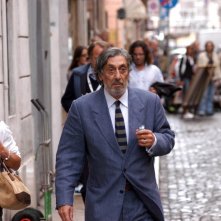Flavio Bucci in una scena del film Lezioni di volo