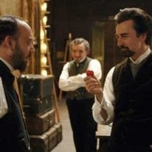 Paul Giamatti e Edward Norton in una sequenza del film The Illusionist