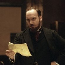 Paul Giamatti in una scena del film The Illusionist