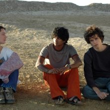 Tom Angel Karumathy con Giovanna Mezzogiorno e Andrea Miglio Risi in una scena del film Lezioni di volo