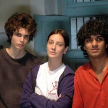 Tom Angel Karumathy, Giovanna Mezzogiorno e Andrea M. Risi in una scena del film Lezioni di volo