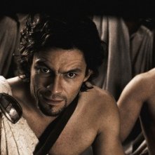 Dominic West in una scena del film 300