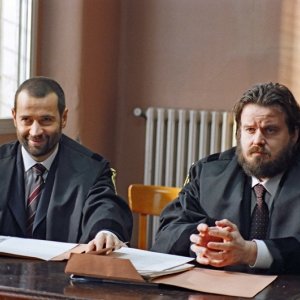 Fabio Volo con Giuseppe Battiston in una scena del film Uno su due