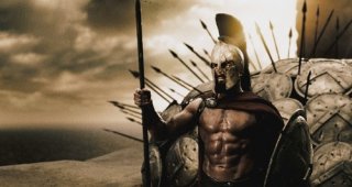 Gerard Butler in una scena del film 300