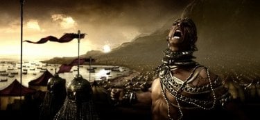 Rodrigo Santoro in una scena del film 300