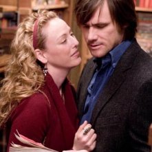 Virginia Madsen e Jim Carrey in una scena del film The Number 23