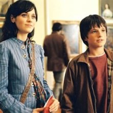 Zooey Deschanel e Josh Hutcherson in una scena del film Un ponte per Terabithia
