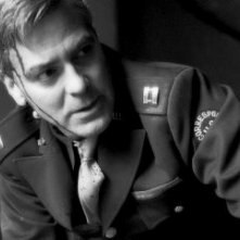 Una immagine di George Clooney nel film Intrigo a Berlino