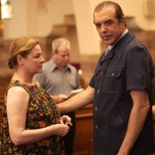 Dianne Wiest e Chazz Palminteri in una scena del film Guida per riconoscere i tuoi santi
