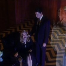 Sheryl Lee e Kyle MacLachlan in una scena di FUOCO CAMMINA CON ME