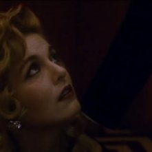 Sheryl Lee in una scena di FUOCO CAMMINA CON ME