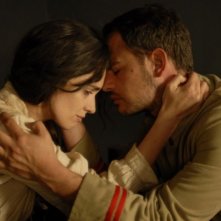Paz Vega e Moritz Bleibtreu in una scena del film La masseria delle allodole