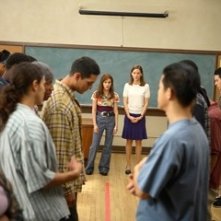 Hilary Swank e Kristin Herrera in una scena del film Freedom Writers