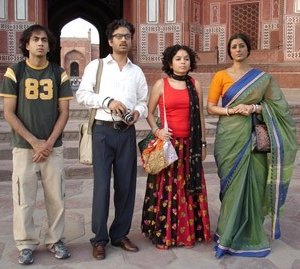  Kal Penn, Irrfan Khan, Sahira Nair e Tabu in una scena di The Namesake