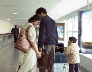 Tabu con Irrfan Khan in una scena del film The Namesake