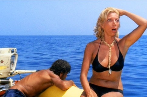 Mariangela Melato e Giancarlo Giannini (di spalle) Travolti da un insolito destino