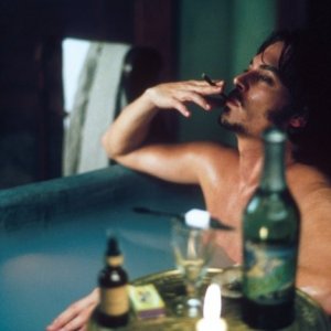 Johnny Depp in una scena del film La vera storia di Jack lo squartatore