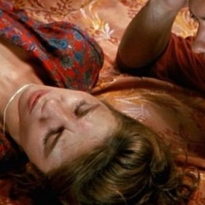 Victoria Abril e Antonio Banderas in una scena di Legami! di P.Almodovar