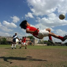 Gonzalo Alarcon in una sequenza del film Maradona, la mano di Dio