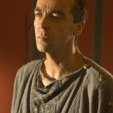 primo piano di John Hannah in una scena del film L'ultima legione