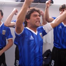 Marco Leonardi in una sequenza del film Maradona, la mano di Dio