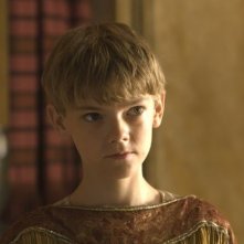 Thomas Sangster in una scena del dramma in costume L'ultima legione