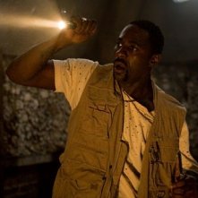 Idris Elba in una sequenza del film I segni del male (The Reaping)