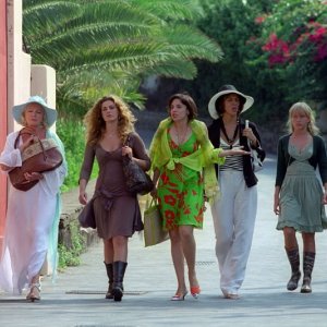 Vanessa Incontrada, Rosalinda Celentano, Lisa Gastoni ed Elena Bouryka in una scena di Tutte le donne della mia vita