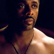 Idris Elba in una scena del film I segni del male