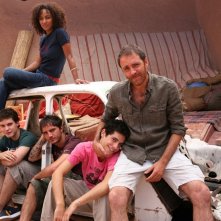 Esther Elisha, Lorenzo Balducci, Daniele De Angelis, Nicolas Vaporidis e Valerio mastandreai in una scena del film Last Minute Marocco